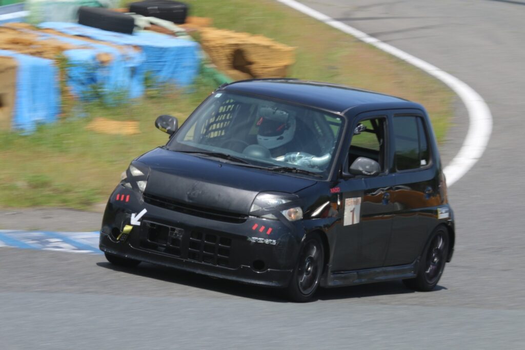 東京電機大学 自動車部の2025年度本庄軽one耐久学耐クラスシリーズの車両（ダイハツ エッセ）