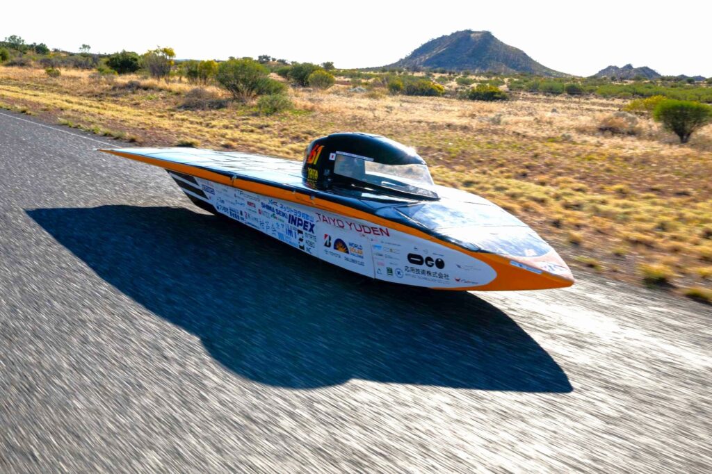 和歌山大学の学生が開発したソーラーカー「YATA」②